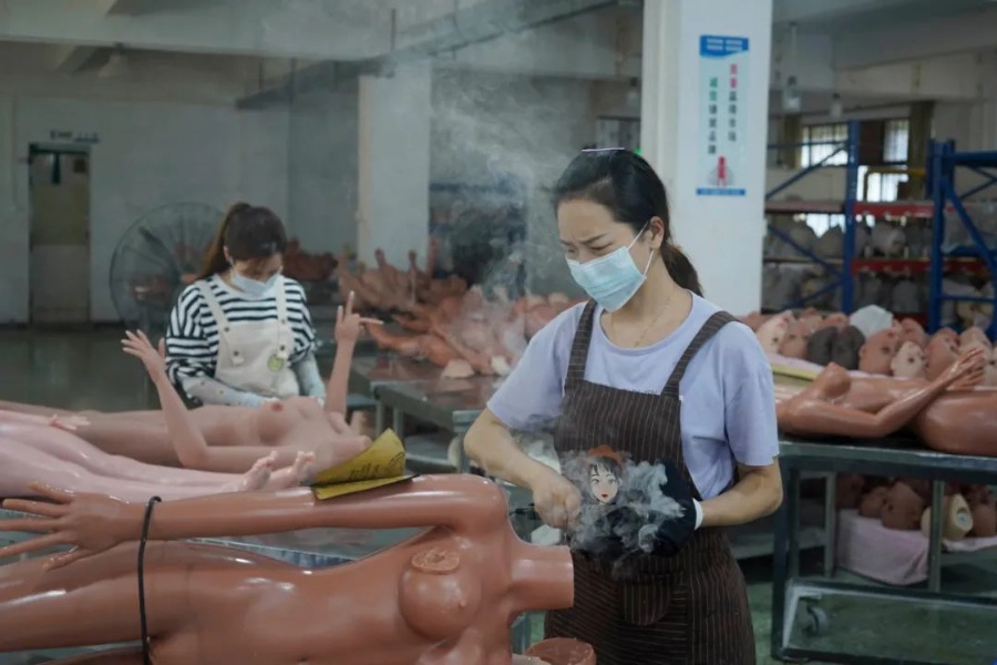 [转载]硅胶娃娃在中国：性、财富和限制
